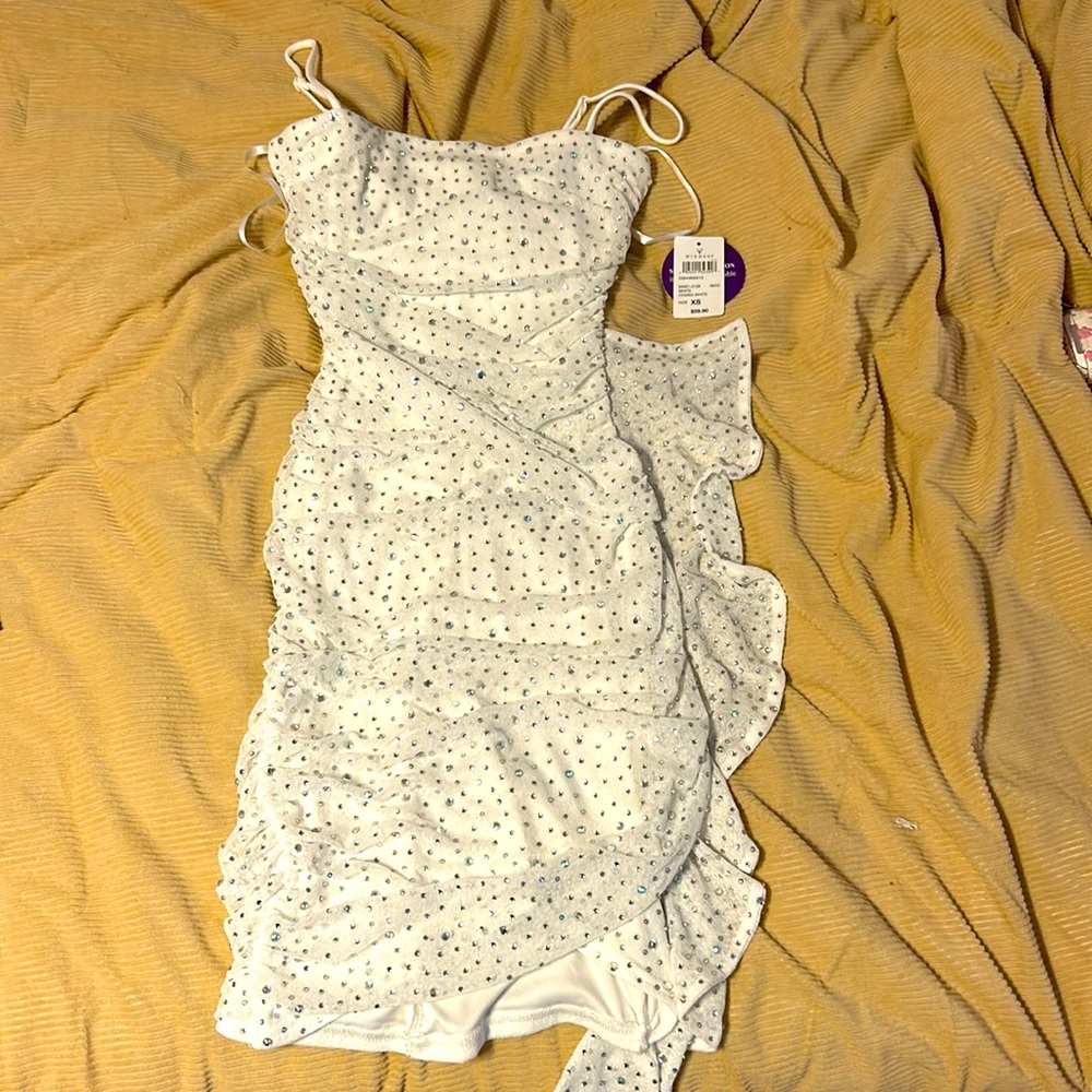 Windsor homecoming dress | white, size XS WITH HEELS!!